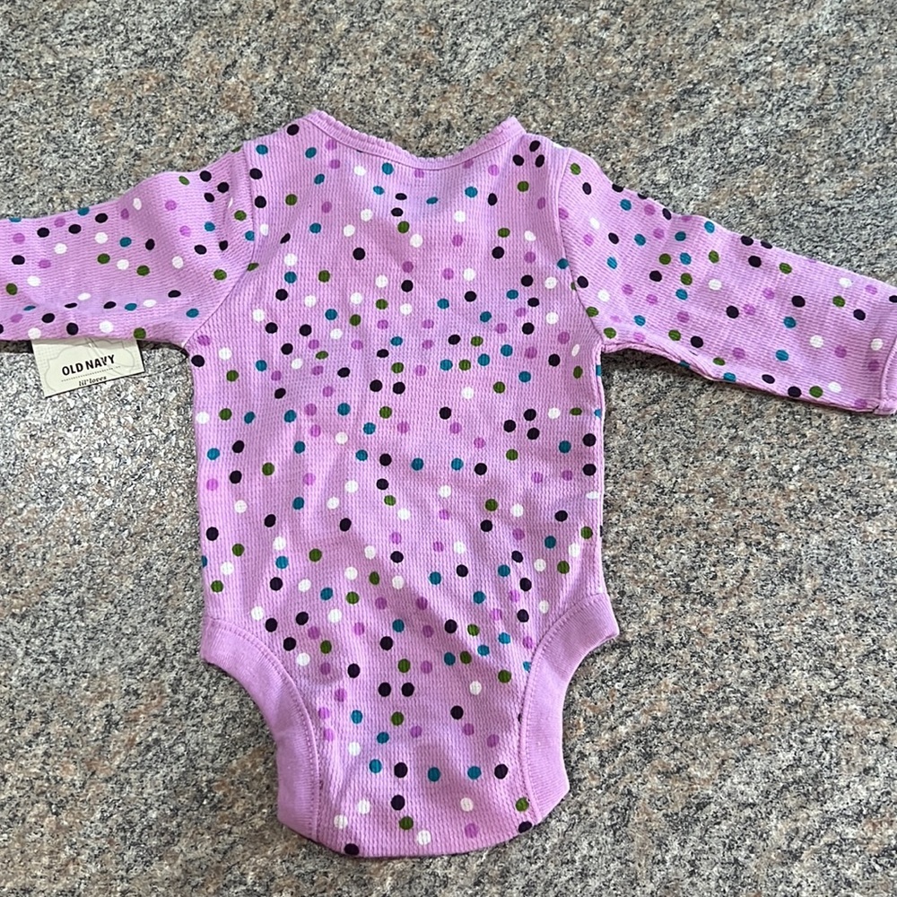 Old Navy onesie shirt, size 0 to 3 months - Picture 4 of 5
